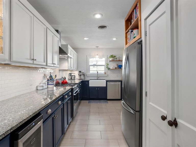 Photo 6 of 33 - 4028 Lovell Ave, Fort Worth, TX 76107