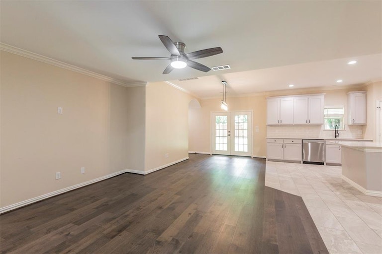 Photo 9 of 33 - 4165 Doyle Ln, Lancaster, TX 75134