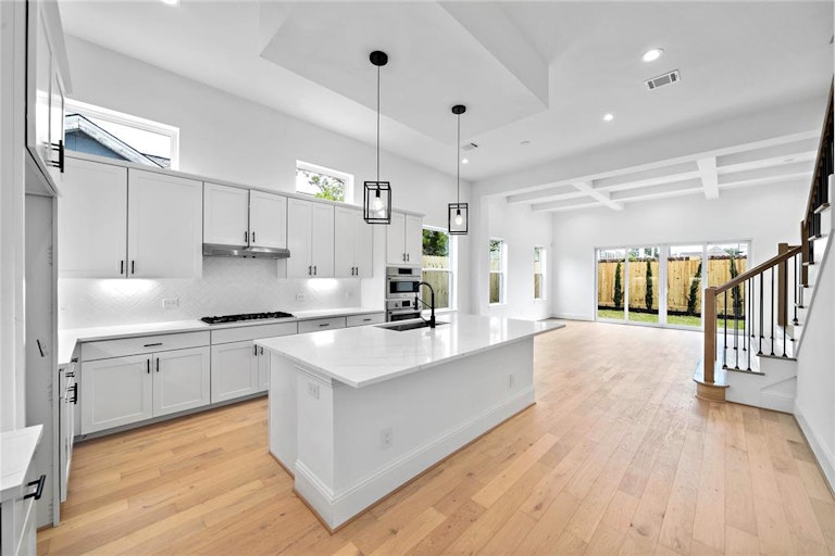 Photo 4 of 46 - 1420 Alexander St, Houston, TX 77008