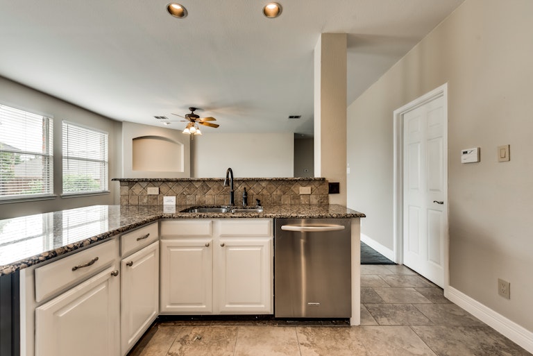 Photo 12 of 45 - 2204 Sheldon Dr, McKinney, TX 75072