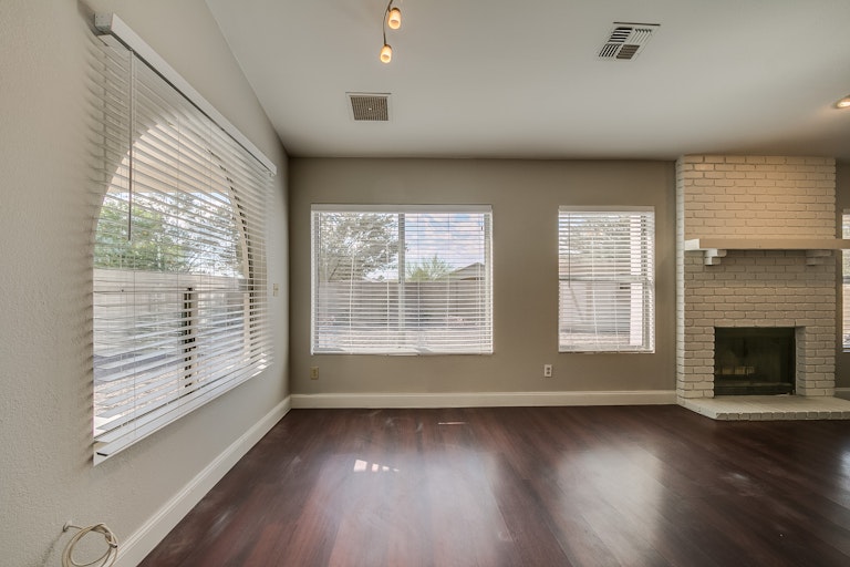 Photo 11 of 19 - 4229 E Liberty Ln, Phoenix, AZ 85048