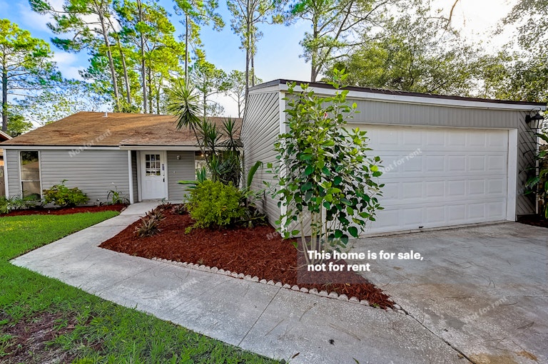 Photo 11 of 30 - 4251 Queensway Dr, Jacksonville, FL 32257
