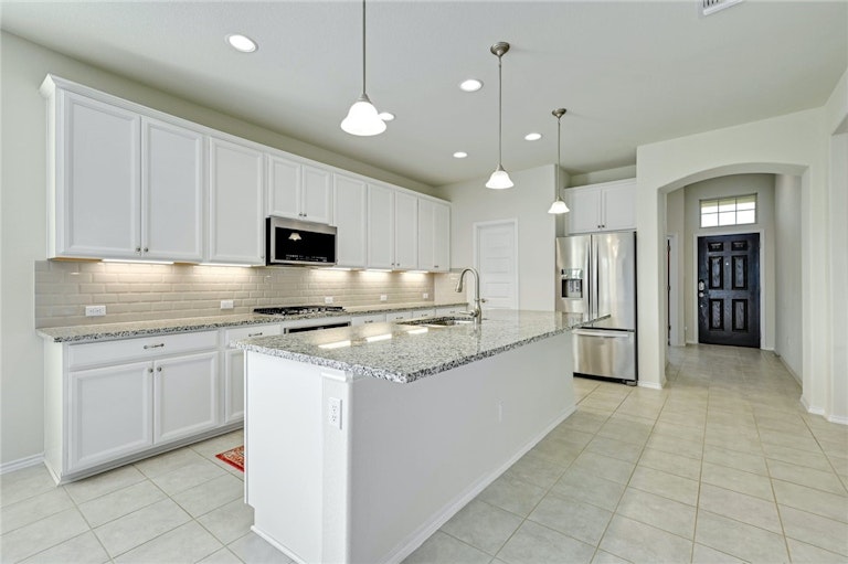 Photo 7 of 23 - 210 Quarryman Dr, Hutto, TX 78634