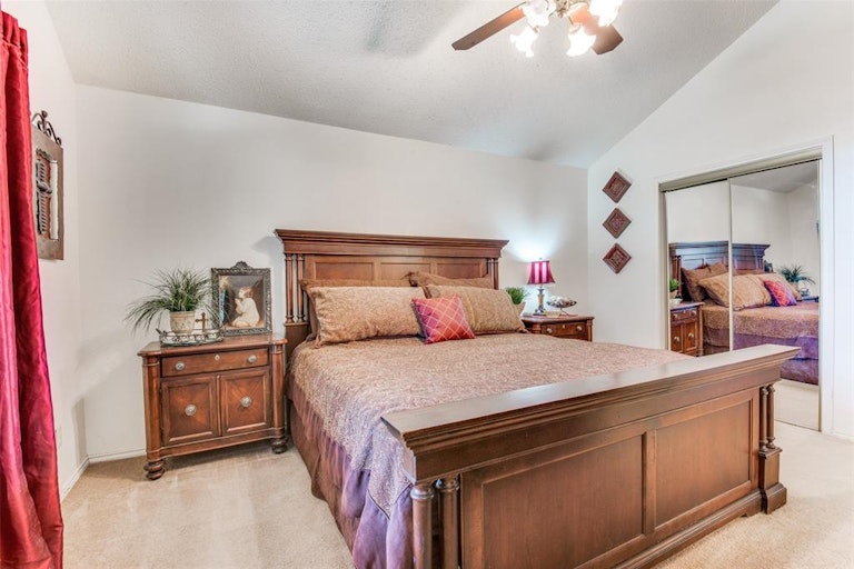 Photo 15 of 25 - 108 Pear Tree Pl, Denton, TX 76207