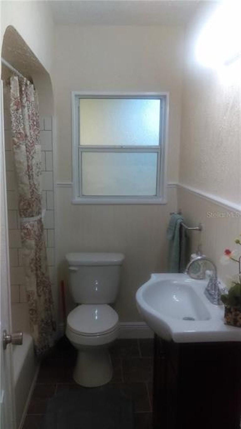Photo 9 of 16 - 2435 10th St S, Saint Petersburg, FL 33705