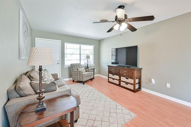 Photo 6 of 24 - 702 Paula St, Kennedale, TX 76060
