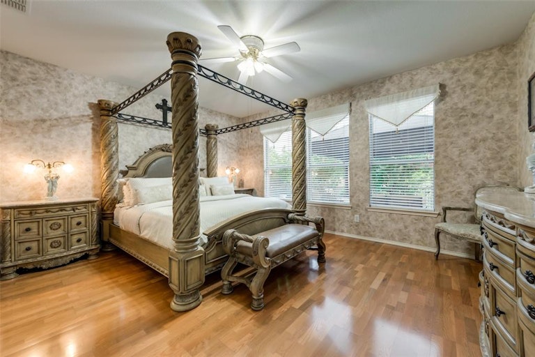 Photo 11 of 39 - 2608 Valencia Ln, Denton, TX 76210
