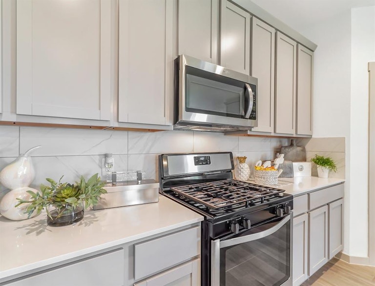 Photo 8 of 23 - 7307 Lakeway Bluff Ln, Richmond, TX 77407