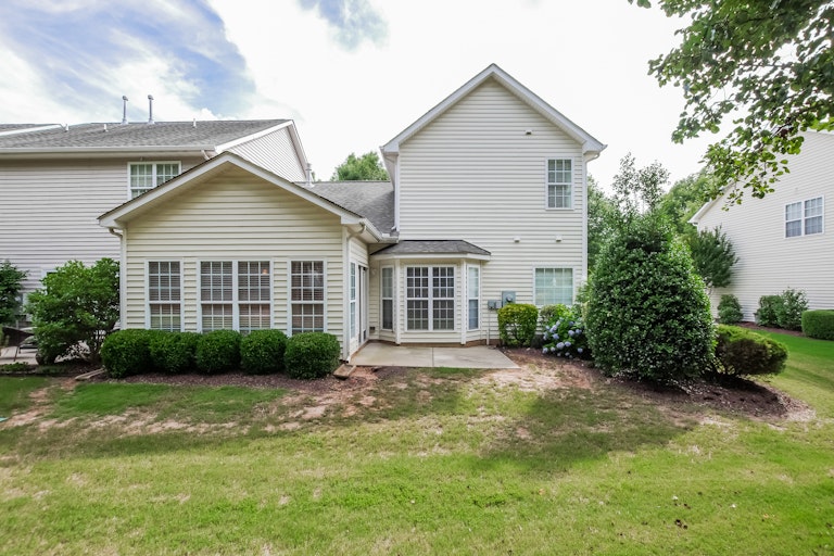 Photo 5 of 25 - 3329 Archdale Dr, Raleigh, NC 27614