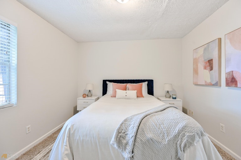 Photo 4 of 25 - 3097 Reeves St SE, Smyrna, GA 30080
