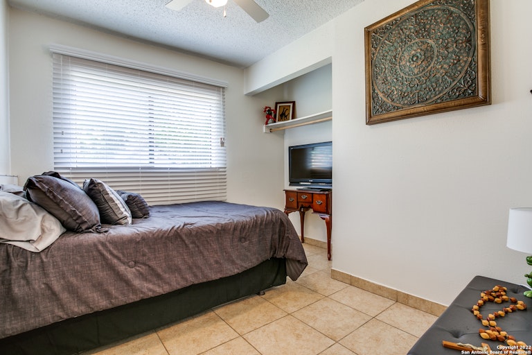 Photo 10 of 12 - 6023 Sunrise View Dr, San Antonio, TX 78244