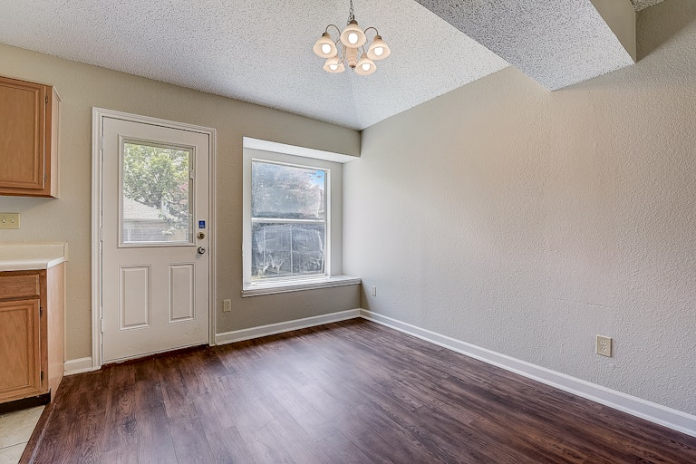 Photo 33 of 37 - 9032 Elbe Trl, Fort Worth, TX 76118