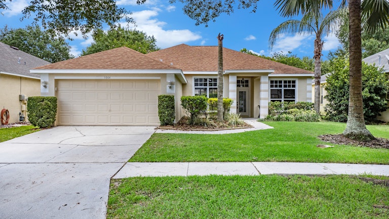 Photo 1 of 16 - 5904 Falconpark Ct, Lithia, FL 33547