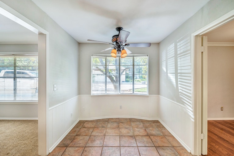 Photo 3 of 37 - 2317 Sunnyvale Rd, Grand Prairie, TX 75050