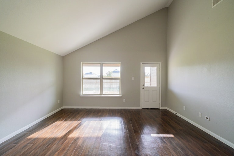 Photo 5 of 36 - 14030 Brunswick Place Dr, Houston, TX 77047