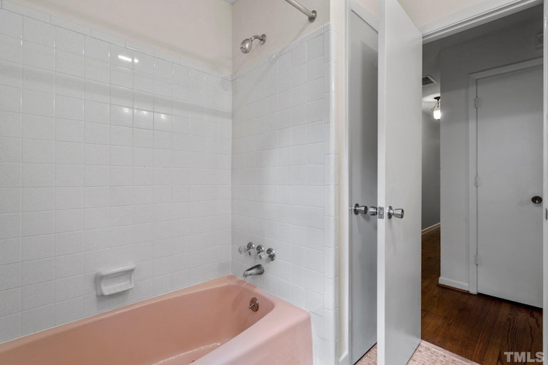 Photo 20 of 38 - 408 Chadwick Dr, Raleigh, NC 27609