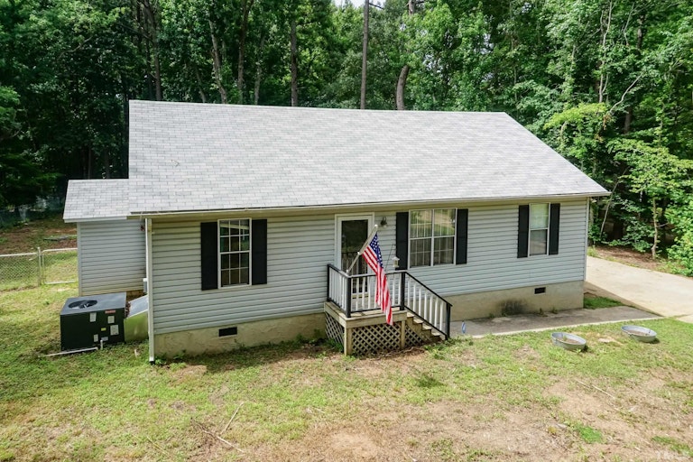 Photo 2 of 20 - 117 Eason Ct, Youngsville, NC 27596