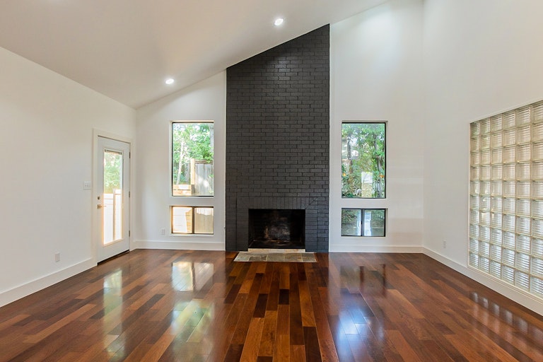 Photo 5 of 28 - 7050 Gaston Ave, Dallas, TX 75214