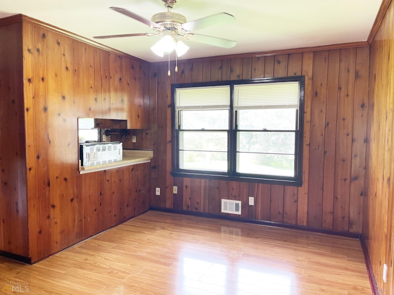 Photo 4 of 17 - 1802 Lake Harbin Rd, Morrow, GA 30260