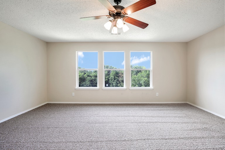 Photo 17 of 31 - 5308 Bison Ct, Watauga, TX 76137