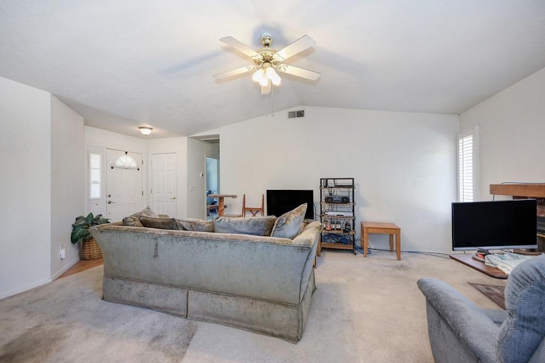 Photo 10 of 37 - 660 Tailwind Dr, Sacramento, CA 95838