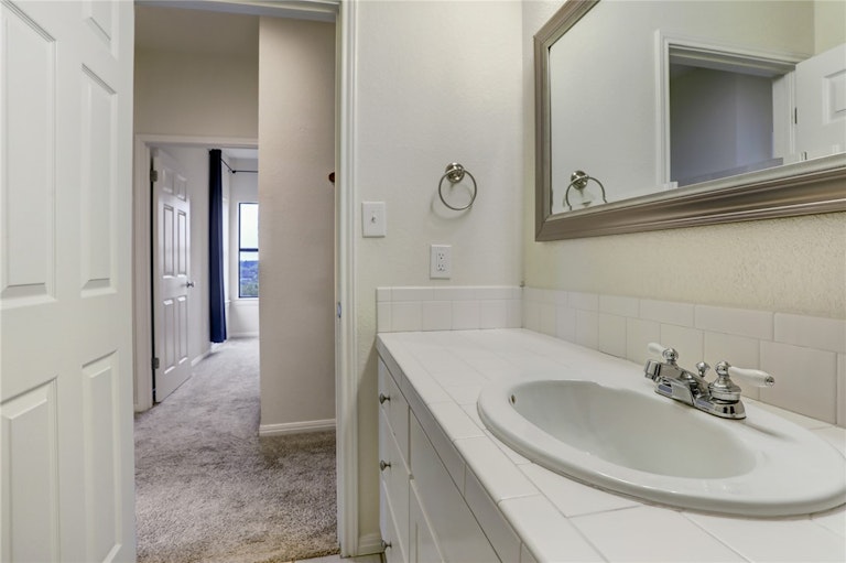Photo 19 of 40 - 6301 Mountainclimb Dr, Austin, TX 78731