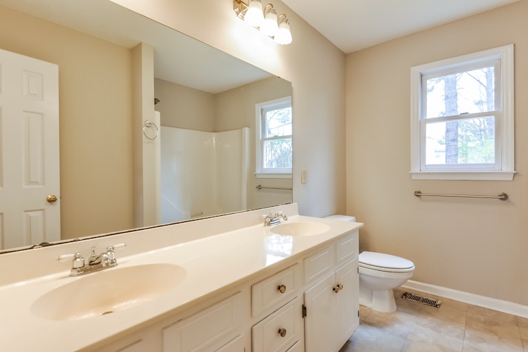 Photo 5 of 25 - 813 Starfield Ct, Fuquay Varina, NC 27526