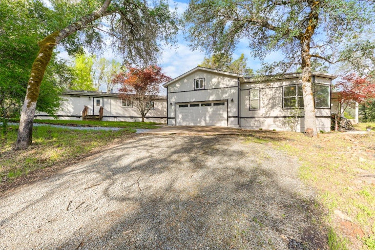 Photo 8 of 73 - 23236 Baker Ct, Auburn, CA 95602