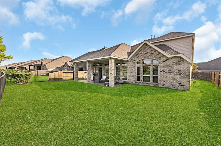 Photo 32 of 36 - 13444 Swift Creek Dr, Pearland, TX 77584