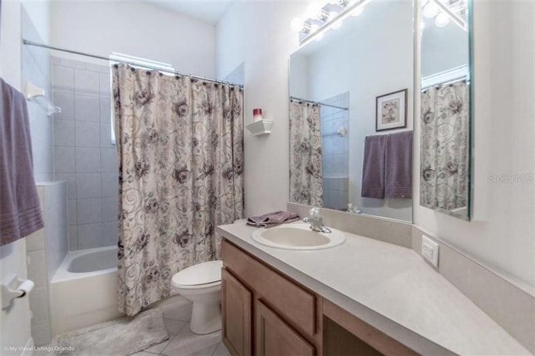 Photo 15 of 23 - 8416 Lake Waverly Ln, Orlando, FL 32829