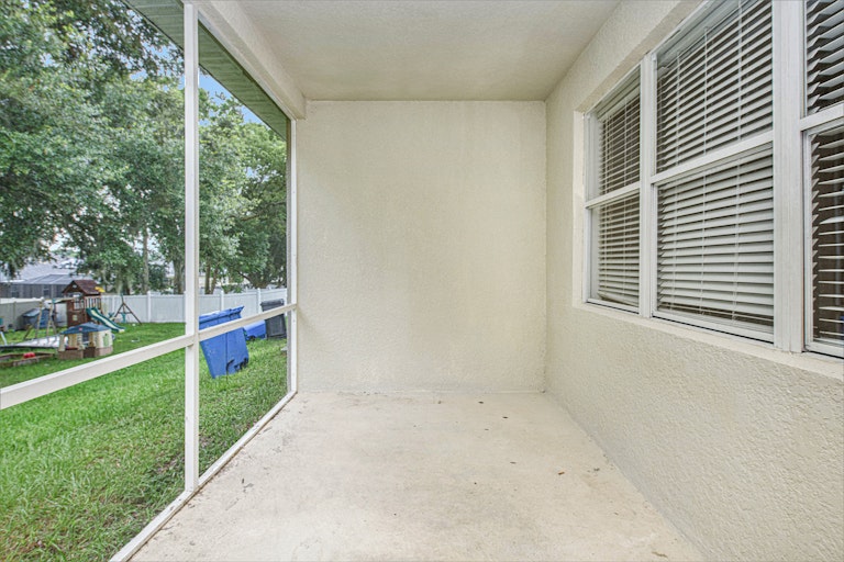 Photo 13 of 17 - 1143 Emerald Hill Way, Valrico, FL 33594