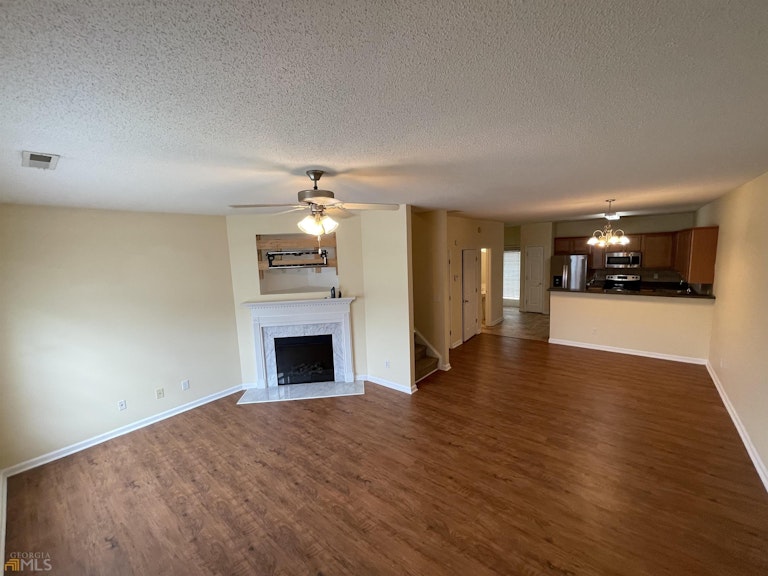 Photo 6 of 19 - 4872 W Park Cir, Atlanta, GA 30349
