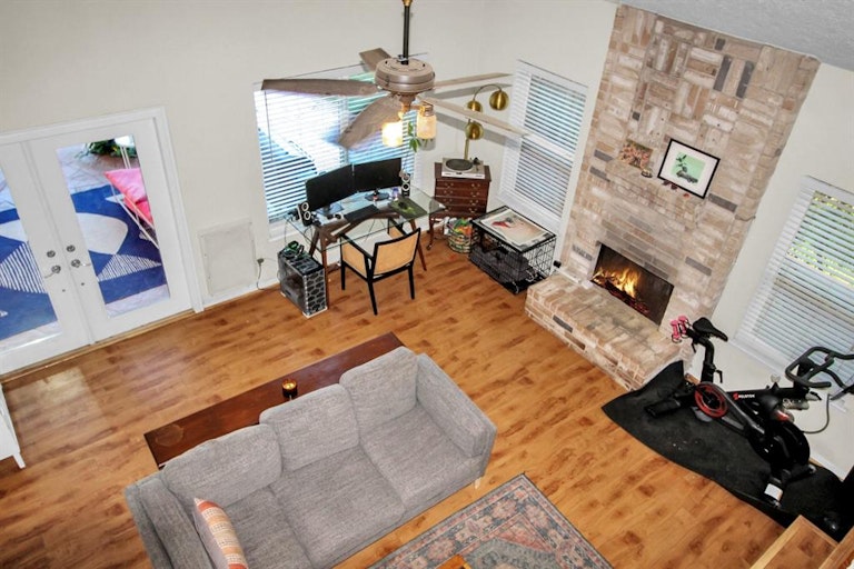 Photo 14 of 21 - 1031 E Brompton Dr, Pearland, TX 77584