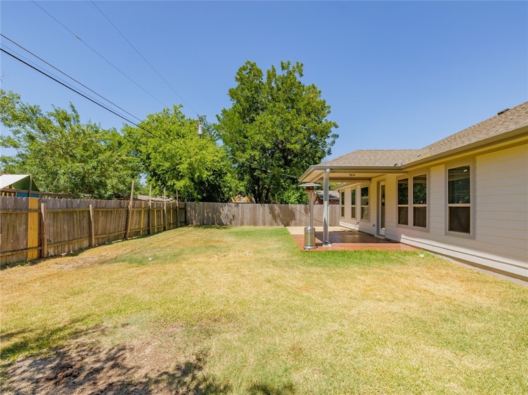 Photo 25 of 32 - 1413 Circle Dr, Round Rock, TX 78664