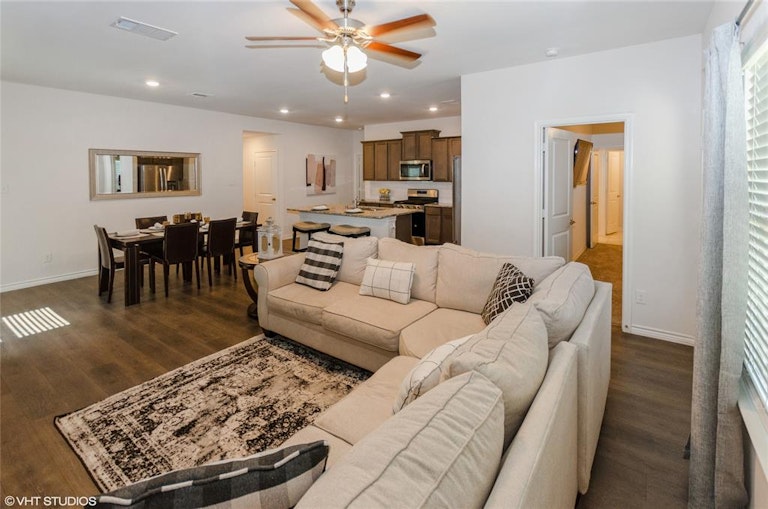 Photo 12 of 38 - 503 Range Dr, Princeton, TX 75407