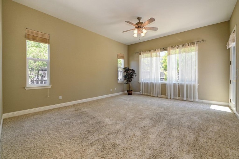 Photo 26 of 35 - 712 Grandview Dr, Auburn, CA 95603