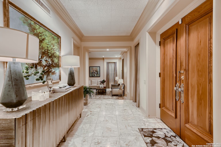 Photo 5 of 38 - 7614 Woodhaven St, San Antonio, TX 78209