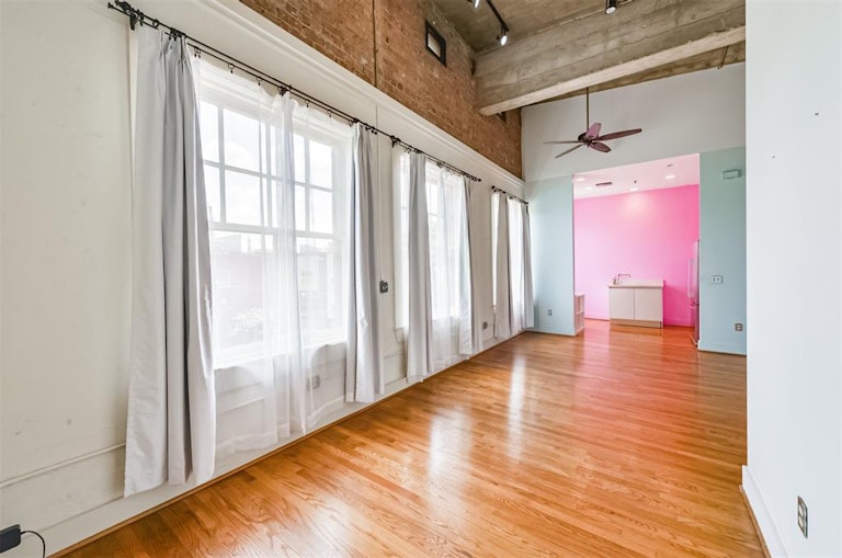Photo 12 of 44 - 2700 Albany St #3B, Houston, TX 77006