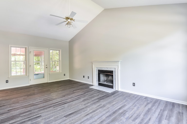 Photo 3 of 24 - 125 Biltmore Dr, Clayton, NC 27520
