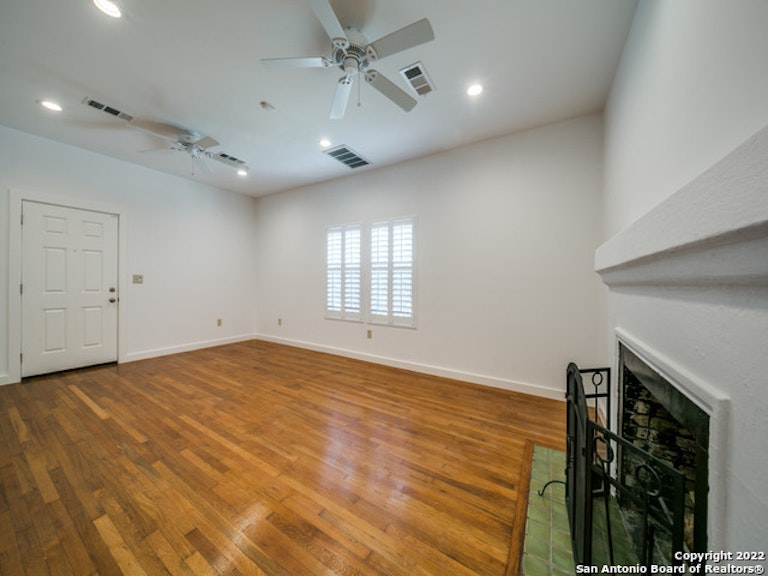 Photo 5 of 25 - 283 W Mariposa Dr, San Antonio, TX 78212