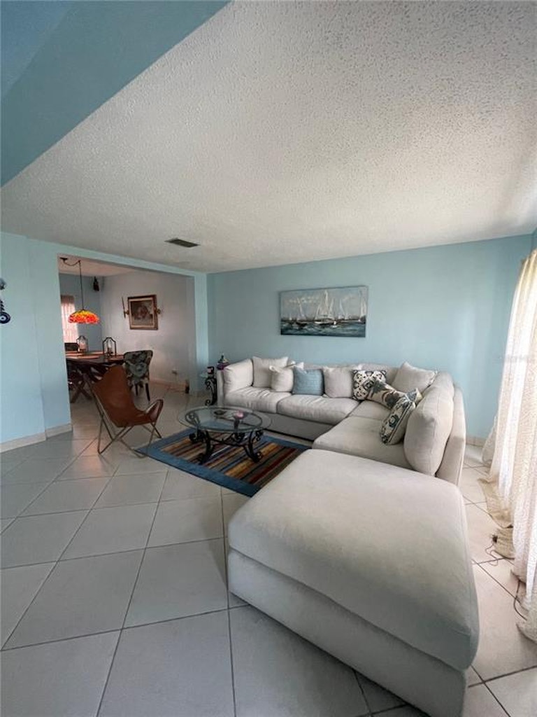 Photo 11 of 50 - 10521 Cherry Oak Cir, Orlando, FL 32817
