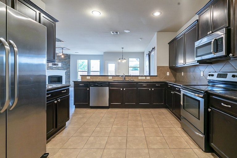 Photo 4 of 27 - 8720 Sierra Trl, Crossroads, TX 76227