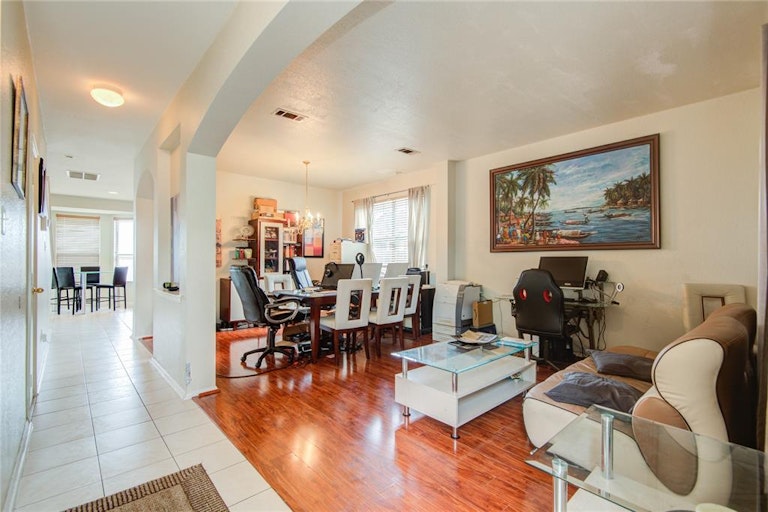 Photo 8 of 50 - 16651 Keegans Ridge Way Dr, Houston, TX 77083