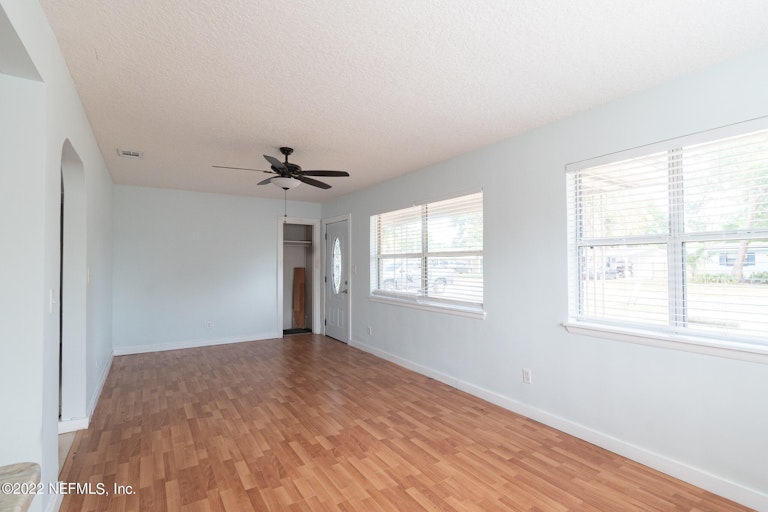 Photo 8 of 20 - 1225 15th Ave N, Jacksonville Beach, FL 32250