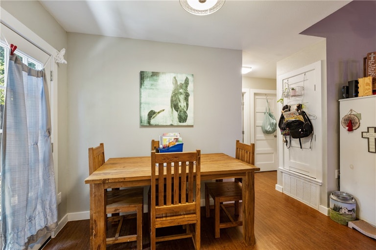 Photo 26 of 39 - 1900 Gracy Farms Ln, Austin, TX 78758