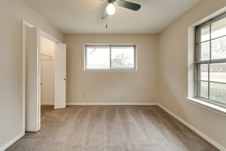 Photo 21 of 30 - 222 Shockley Ave, Desoto, TX 75115
