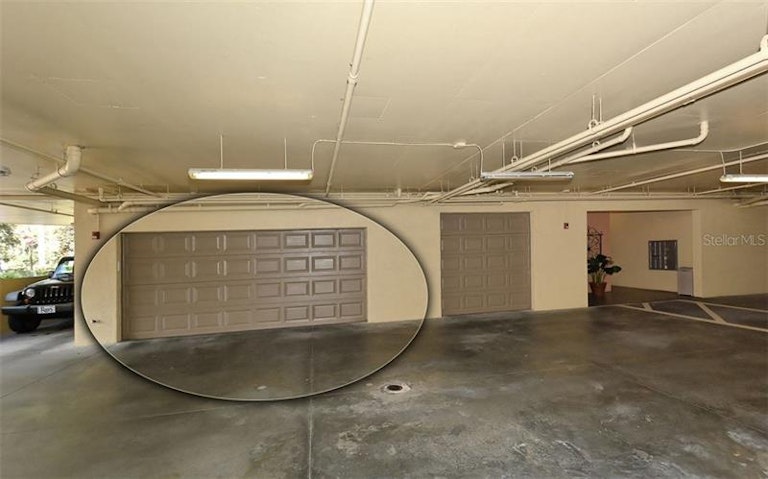 Photo 3 of 25 - 1921 Monte Carlo Dr #703, Sarasota, FL 34231