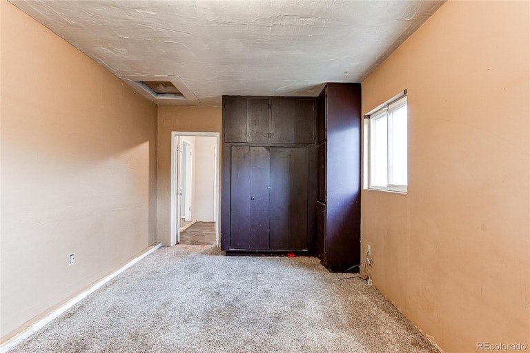 Photo 9 of 25 - 840 Tucson St, Aurora, CO 80011