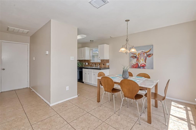 Photo 15 of 42 - 8706 Fondren Village Dr, Houston, TX 77071
