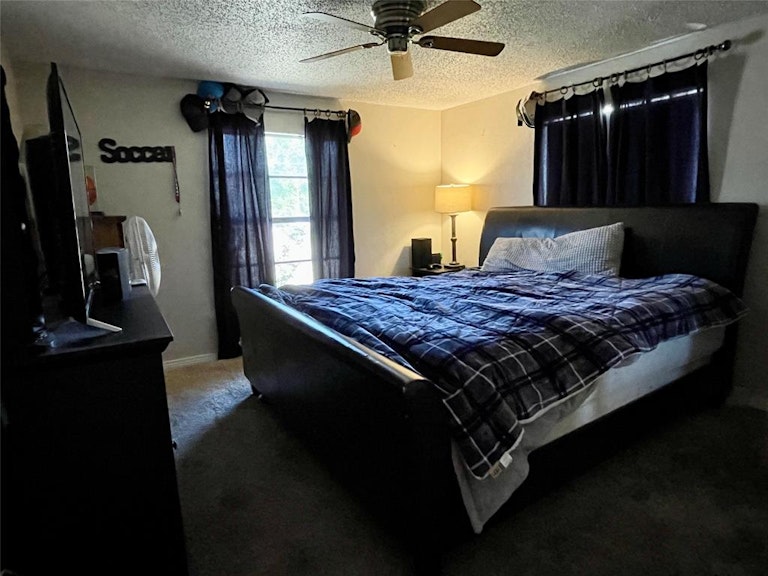 Photo 15 of 26 - 131 N Roe St, Fort Worth, TX 76108